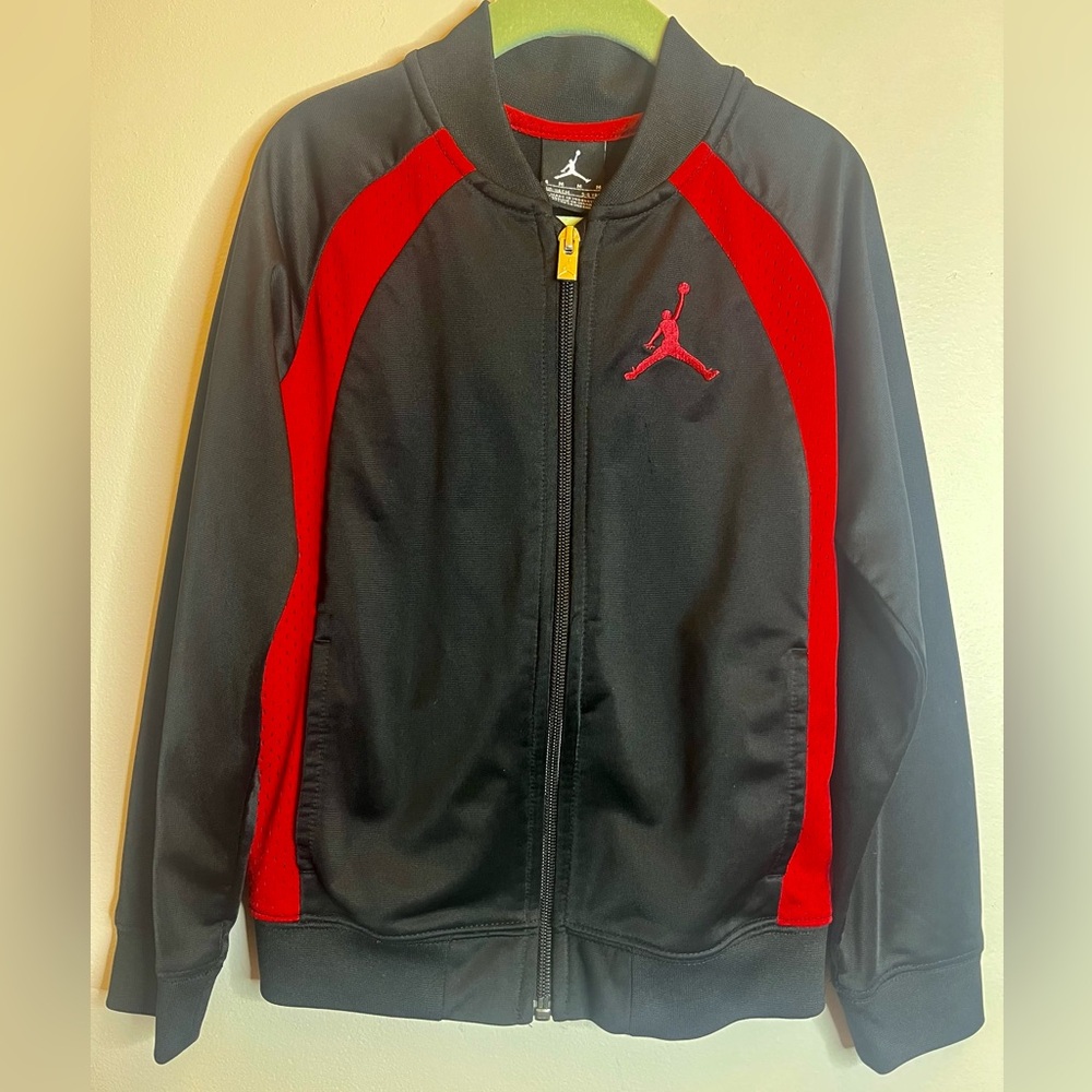 Nike Air Jordan Black Red Front Zip Athletic Sport Comfy Basketball Size 5/6